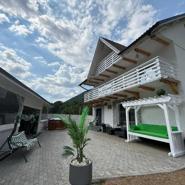 Casa Denis & Kevin，位于Petrila的酒店