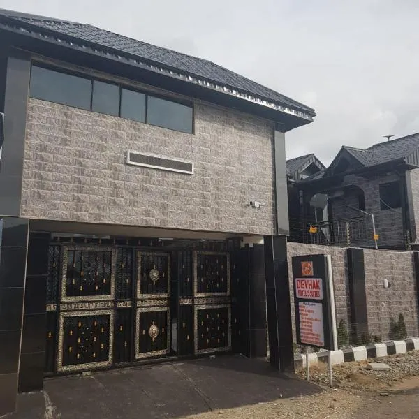 DEVHAK Hotel and Suites，位于瓦里的酒店