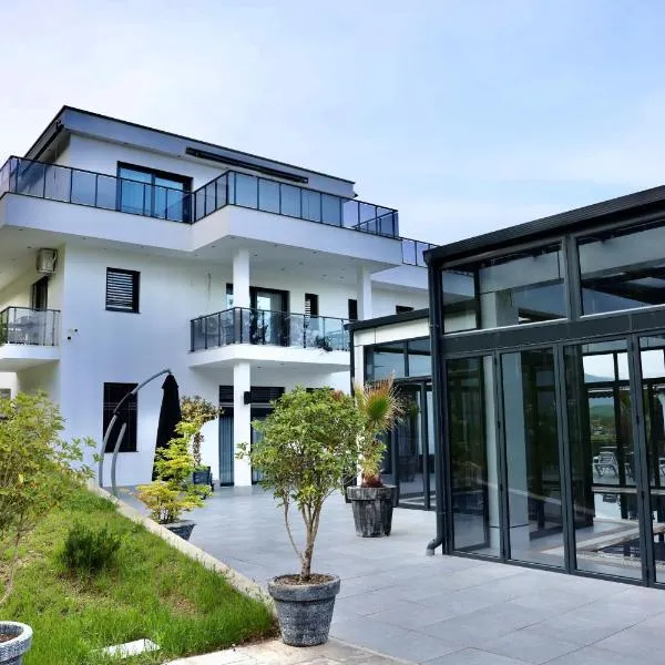 White House Radac Peja，位于佩奇的酒店