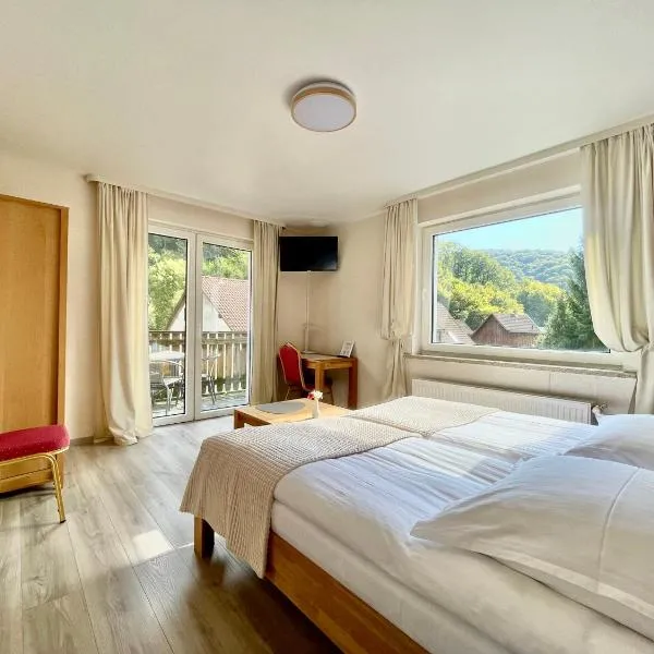 AM BERG Hotel-Restaurant，位于哈茨山区黑尔茨贝格的酒店