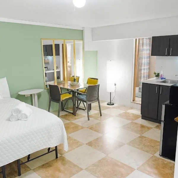 CH 1003 Cozy studio in amazing Manatí with AC, WiFi, Pool，位于马纳蒂的酒店