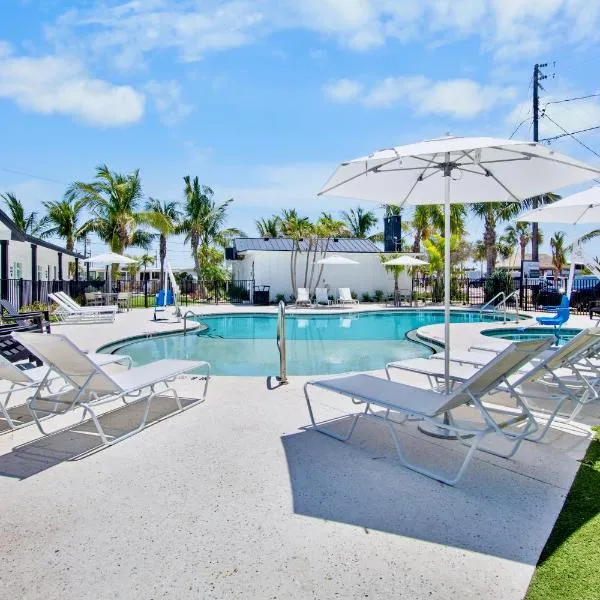 Pelican Post at Anna Maria Island Inn，位于布雷登顿海滩的酒店
