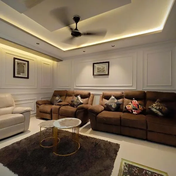 AL-MANAL 203 Grand luxe 3BHK Suite，位于Bhatkal的酒店