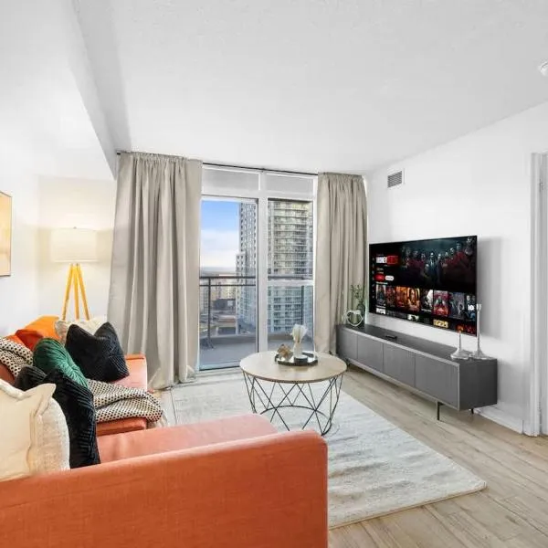 Modern Lakefront Esc Stylish 2BR Condo with Patio，位于多伦多的酒店