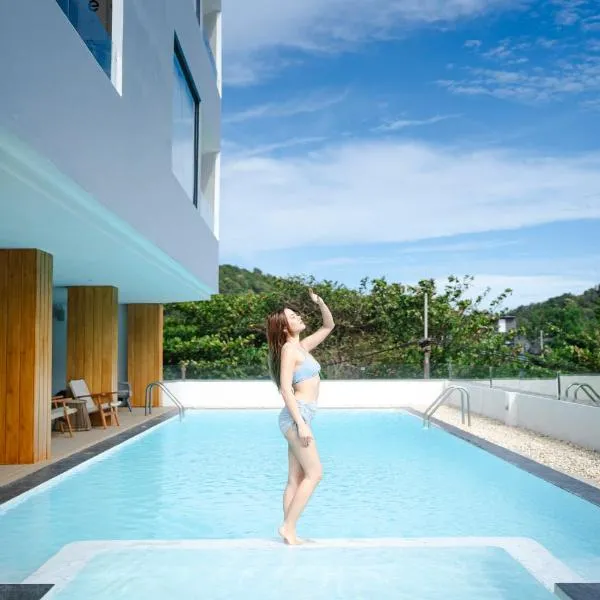 Kokotel Rayong Beachfront，位于班派克龙菲的酒店