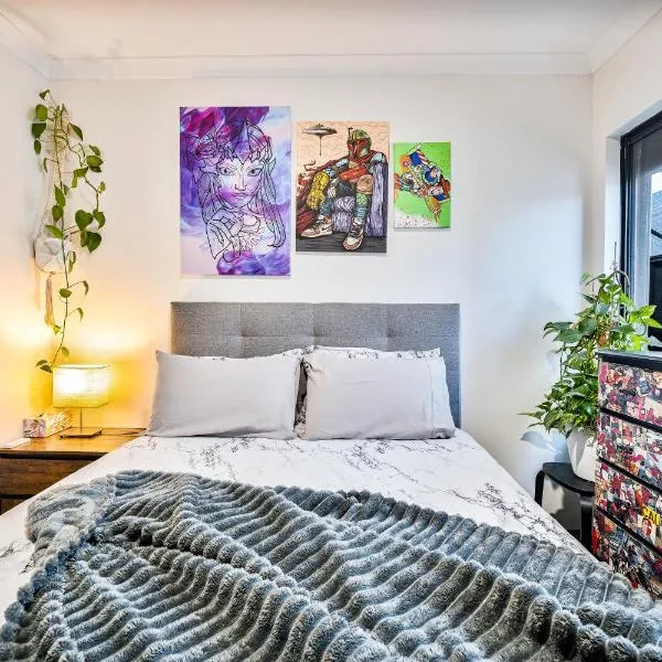 Bright & Cozy Room in Contemporary Home，位于珀斯的酒店