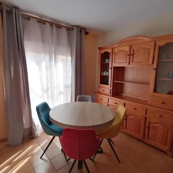 Apartamento para 6 personas en Barbastro，位于巴尔巴斯特罗的酒店