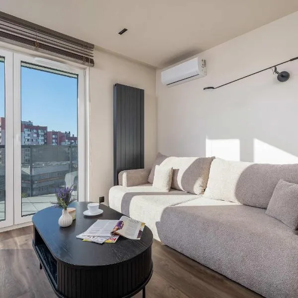 Air Conditioned Studio with Mountain View, Parking and Balcony by Noclegi Renters，位于蒂黑的酒店