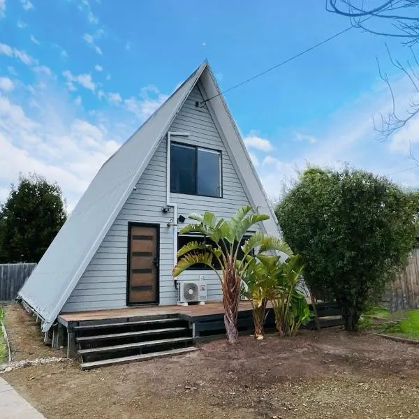 Coastal A-Frame Hideaway，位于Hastings的酒店