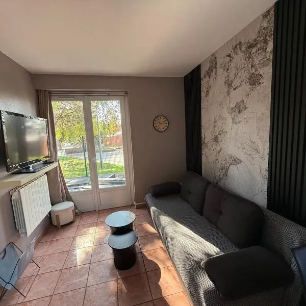 Appartement cosy-parking et jardin privé，位于Wattignies的酒店