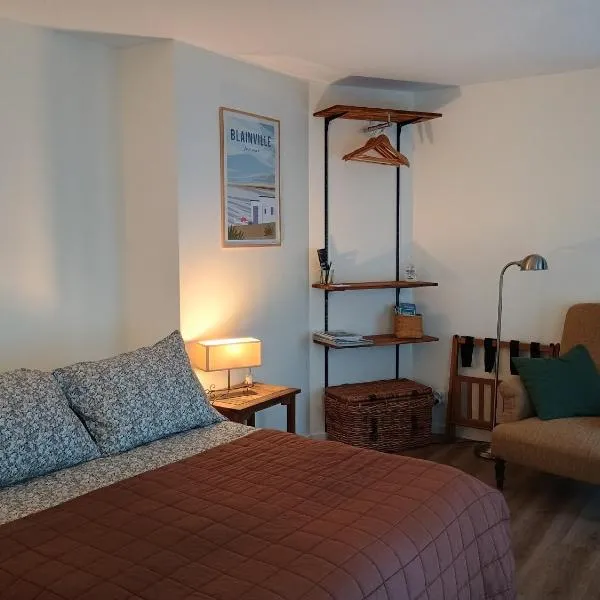 Agréables chambres indépendantes - Coutances centre，位于库唐斯的酒店