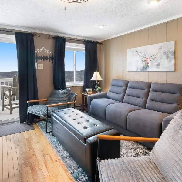 ML352 Stylish Classy Mountain Views EZ Parking WiFi，位于斯诺肖的酒店