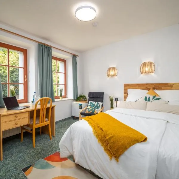 Ruhiges Zimmer mit Gartenblick & Schreibtisch，位于弗赖贝格的酒店