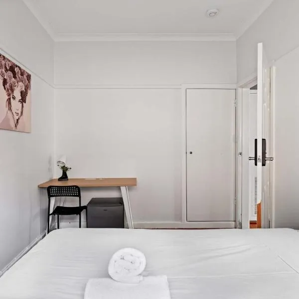 Homely Private Double Room in Marsfield - Well-Connected Suburb Shared Bathroom，位于Epping的酒店