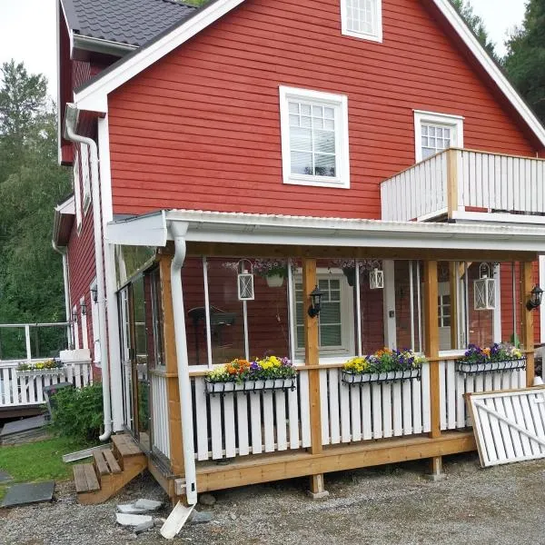 Stor villa i lantlig miljö i Torvallaby Östersund Jämtland，位于厄斯特松德的酒店