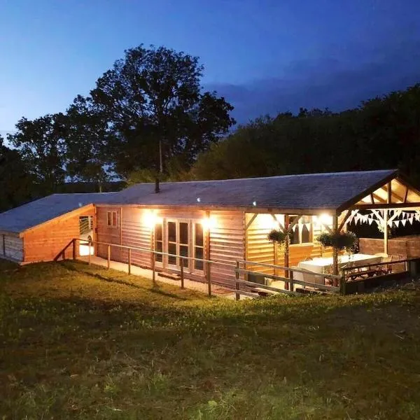 The Cabin at Tedburrow rural retreat perfect for couples，位于Culmstock的酒店
