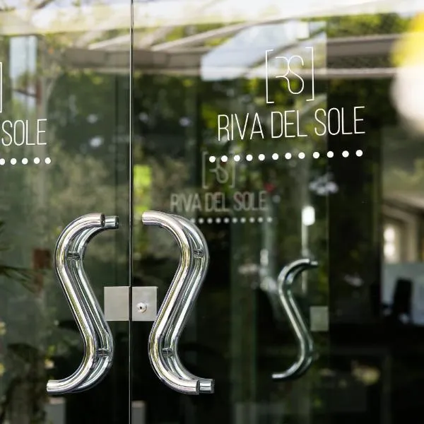 里瓦德尔索尔酒店，位于焦维纳佐的酒店