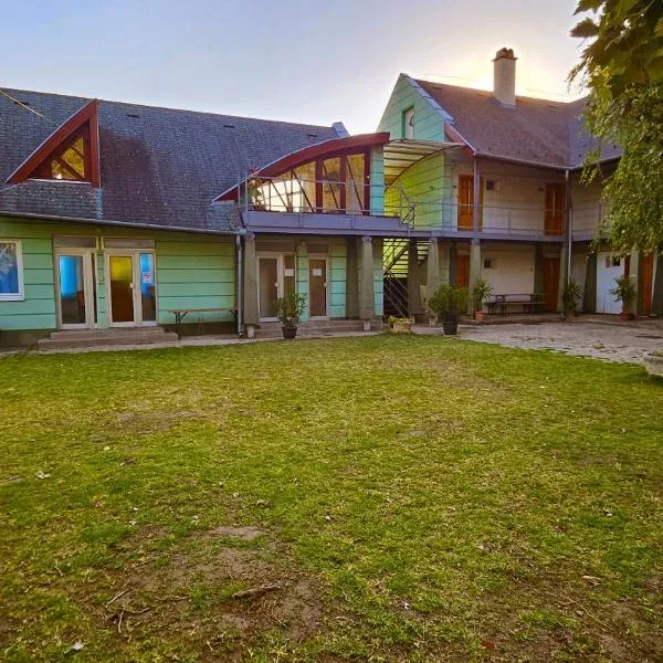 Yellow Bridge Vendégház，位于加尔多尼的酒店