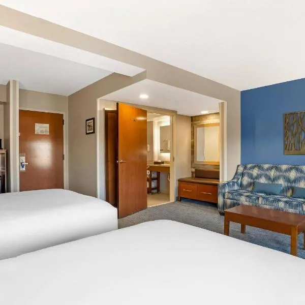 Comfort Suites near Birkdale Village- Huntersville，位于亨特斯维尔的酒店