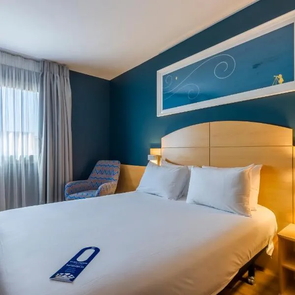 Travelodge Madrid Alcalá de Henares，位于阿尔卡拉德荷那利斯的酒店