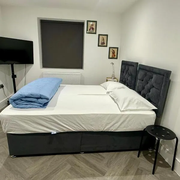 Side Separate Independent Annexe，位于斯劳的酒店