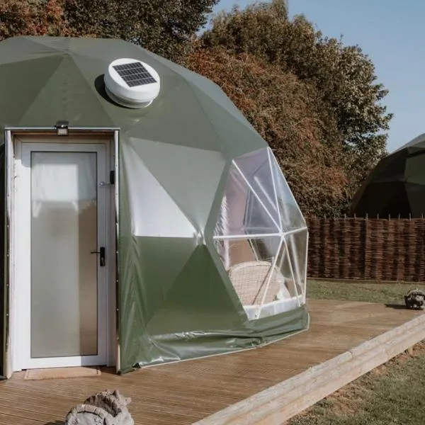 Star Gazing Dome 1 with cozy log burner，位于Horspath的酒店