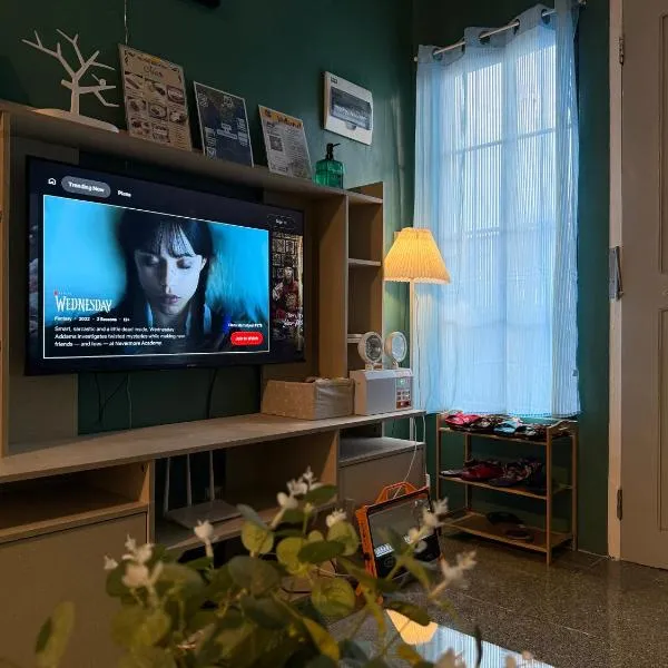 Radex Place Staycation 2BR House- near Dahican beach，位于Mati的酒店