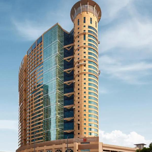Grand Millennium Al Wahda Hotel and Executive Apartments Abu Dhabi，位于Baţīn的酒店