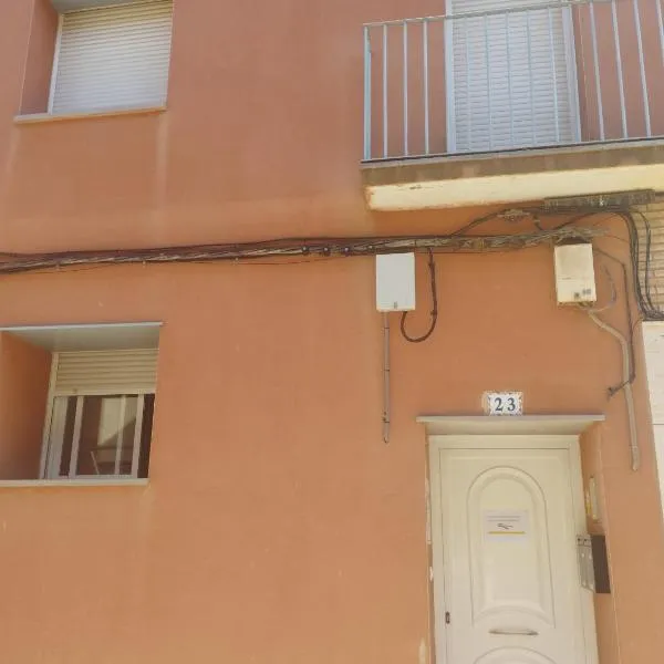 Apartamentos calatorao con jardín，位于卡拉托劳的酒店