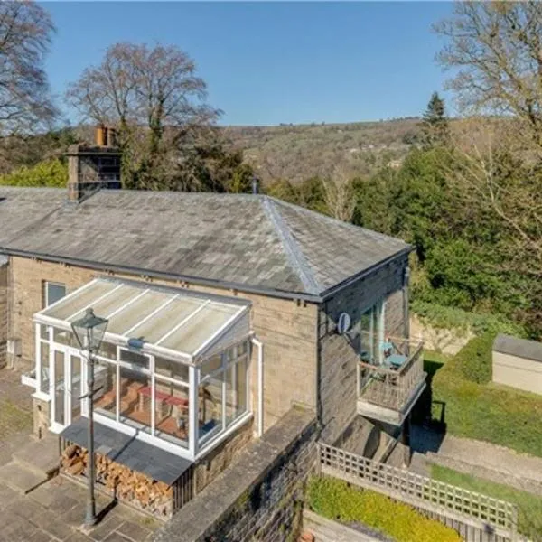 Folly View - Private, peaceful apartment with stunning views.，位于佩特利布里奇的酒店