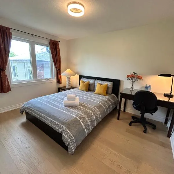 Super Cosy Peaceful room with Garden view free Parking，位于多伦多的酒店