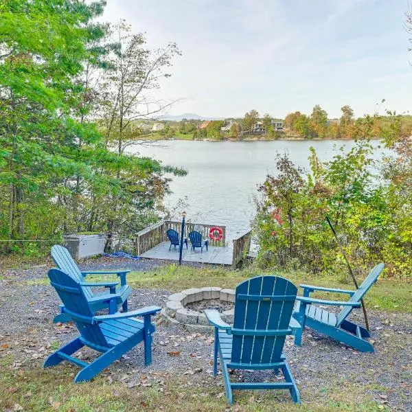 Hot Tub Secluded Hideaway on Sleepy Hollow Lake，位于Athens的酒店