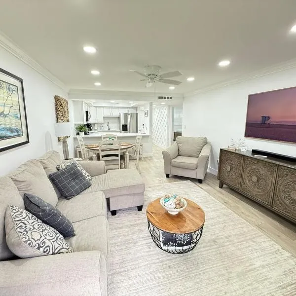 2 BR Condo in St Augustine across from Beach，位于圣奥古斯丁的酒店