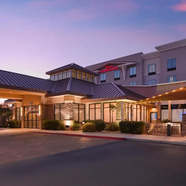 北凤凰城欢乐谷希尔顿花园酒店，位于凤凰城的酒店