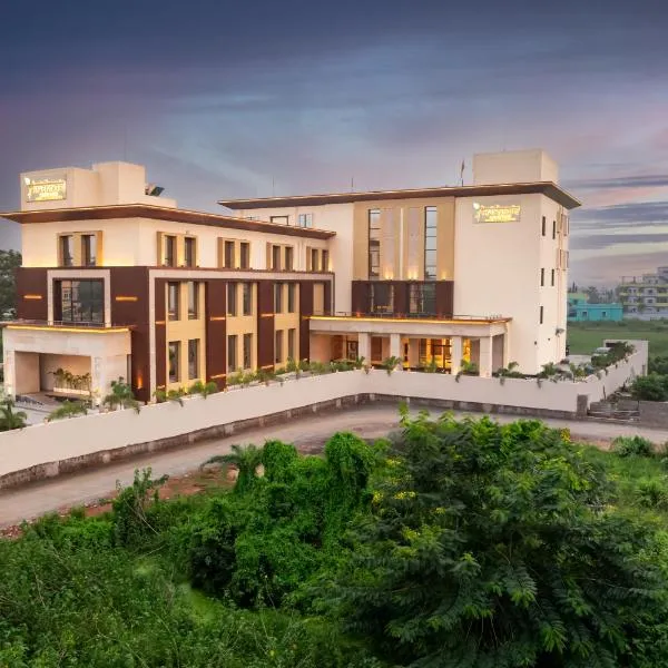 Krishna's courtyard Hotel & Convention，位于Urāli的酒店