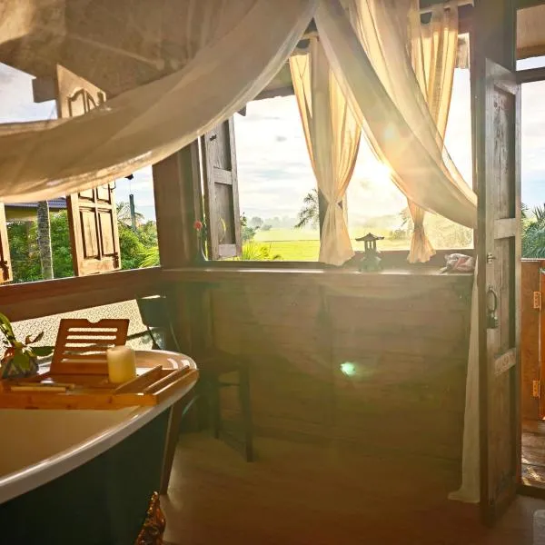 Fieldlight pool Villa，位于湄林的酒店