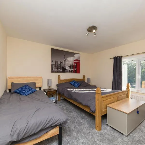 Rocester Rest close to Alton Towers & JCB, Netflix，位于Rocester的酒店