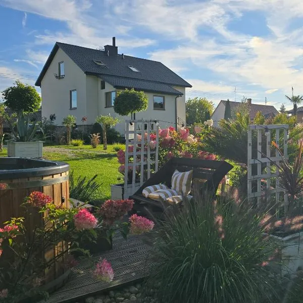 VIP VILLAGE Las Woda Rower - Podgrzewany Basen, Balia, Sauna，位于Miedzierza的酒店