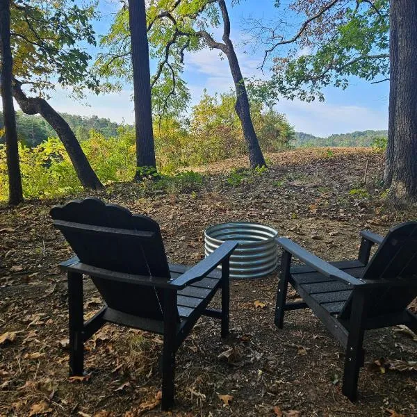 The Hocking Hills Store Campsite #3,位于洛根的酒店