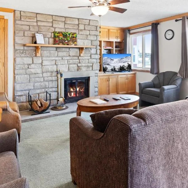ML246 Spacious Condo Mtn & Lake views fireplace,位于斯诺肖的酒店