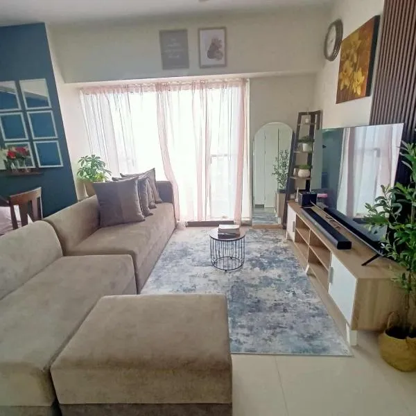 Family-ready Modern Retreat Skyline View Close to BGC Full Kitchen Free parking Send SMS，位于马尼拉的酒店
