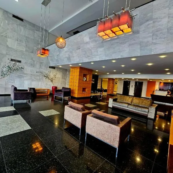 Hotel Santoni，位于瓜拉普阿瓦的酒店