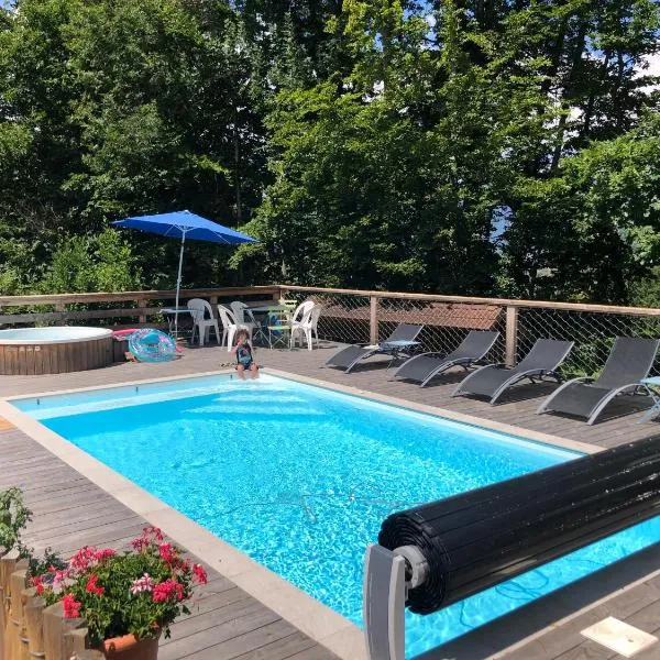 Gîtes du Grand Replomb, Les Artistes, Piscine et Jacuzzi，位于Sainte-Agnès的酒店