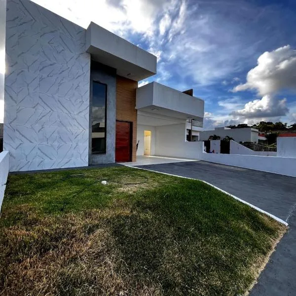 Casa de condomínio em Paripueira com piscina e perto da praia，位于帕里普埃拉的酒店