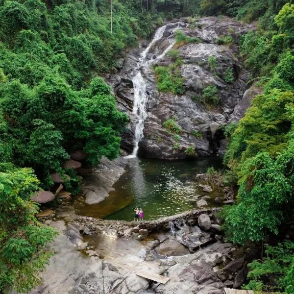 YesHue Eco Waterfall Retreat，位于顺化的酒店