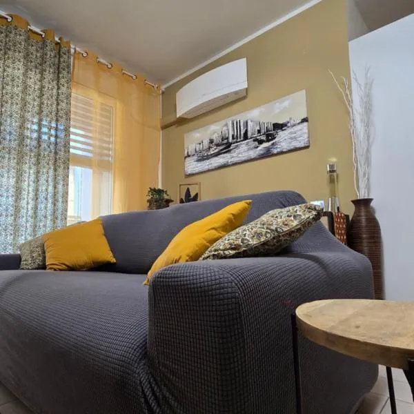 VARESE PRIME - Air Conditioning, 2 parking, 2 baths, City Centre, 200mt Villa Esengrini Montalbano, NO Keybox，位于瓦雷泽的酒店