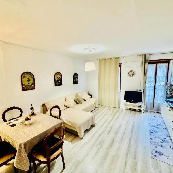 Appartamento Lana zona terme Centro e vicino a Villa Igea，位于阿奎泰尔梅的酒店