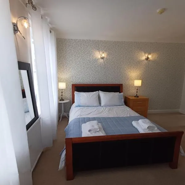 The Red Lion Heytesbury，位于Heytesbury的酒店