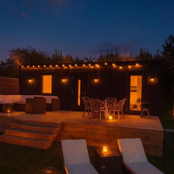 Lakefront cabin on Skåne's largest island，位于Ivö的酒店