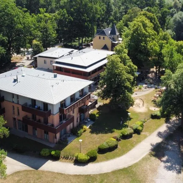 Badehaus Hotel & Restaurant，位于新勃兰登堡的酒店